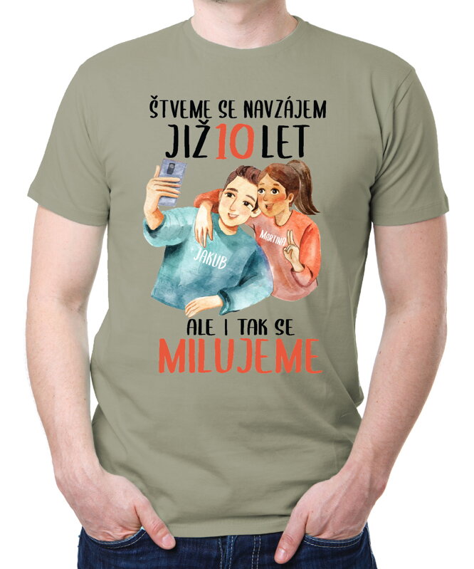 Partnerská trička - Štveme se navzájem (selfie)+vlastní text (počet let + jména) Partnerská trička - Štveme se navzájem (selfie)+vlastní text (počet let + jména)